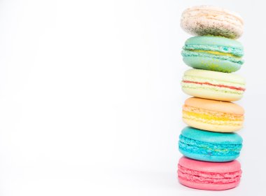 lezzetli ve çeşitli renkli Fransız macarons