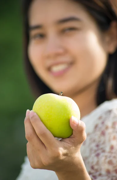 Asian Women holding the apple and invite to eat — Stock Photo, Image