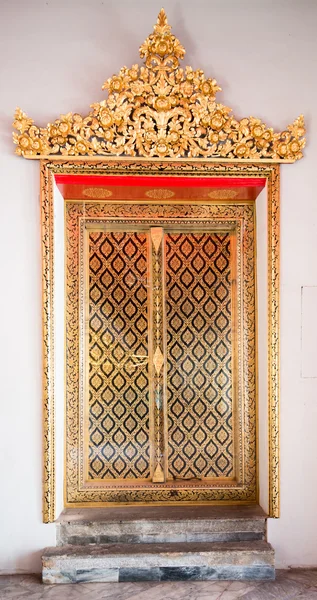 La porta della Chiesa buddista al WAT PO Bangkok. Il più famoso te — Foto Stock