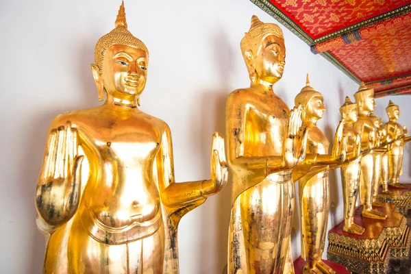 El Bueatiful buddha esculturas en Wat Po en noviembre en Tailandia —  Fotos de Stock