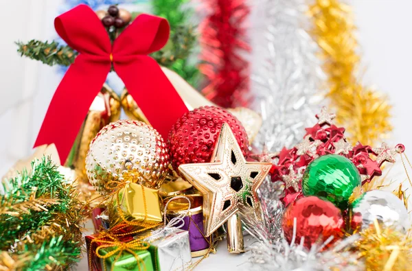 Decoración de Navidad sobre fondo blanco — Foto de Stock