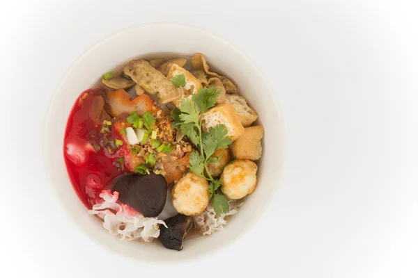 Comida vegetariana tailandesa llamada sopa de fideos aislada — Foto de Stock