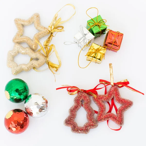 Juldekorationer och ornament isolerade — Stockfoto