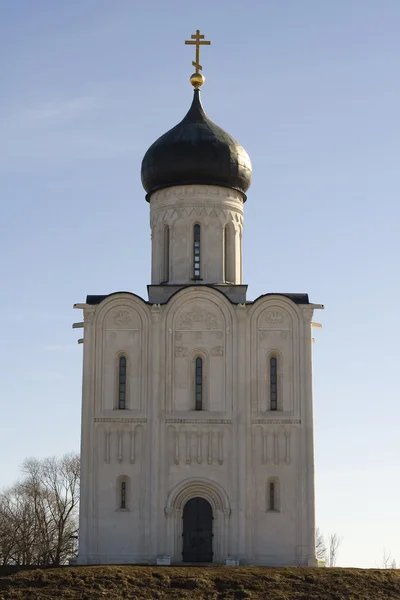 Kirche der Fürbitte am Fluss Nerl — Stockfoto