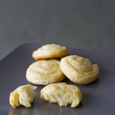 Tabakta ev yapımı kurabiyeler