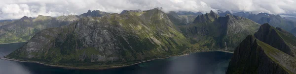 Ada senja, Kuzey Norveç. dikişli panorama — Stok fotoğraf