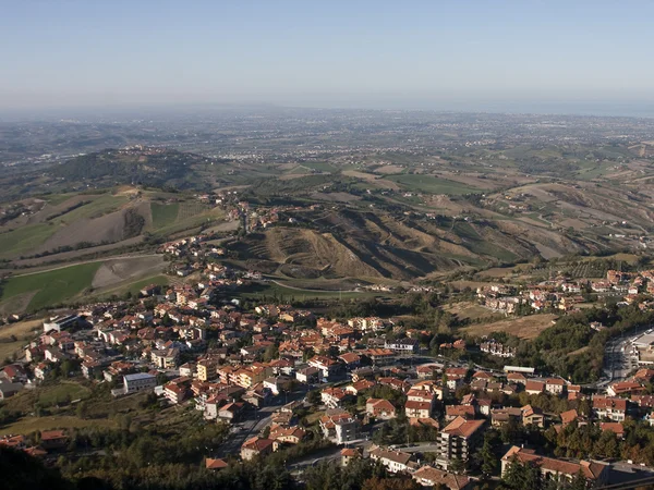 Vista de aves de San Marino, Vista panorámica desde la fortaleza —  Fotos de Stock
