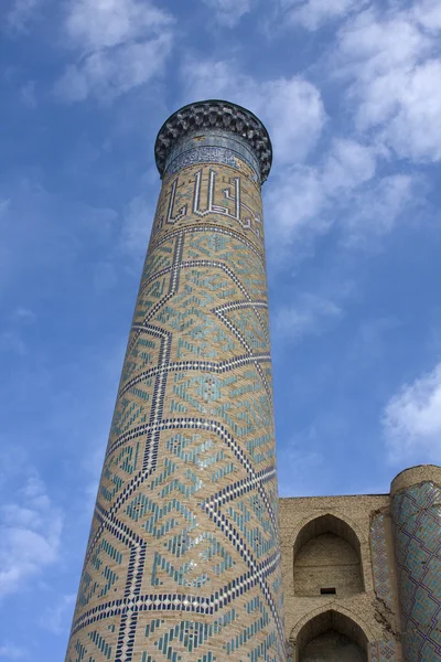 Toren van de bibi khanum moskee in samarkand — Stok fotoğraf