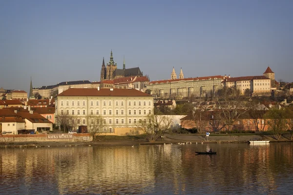 View of Mala Strana and Prague castle over Vltava river. Prague, — Stock Photo, Image