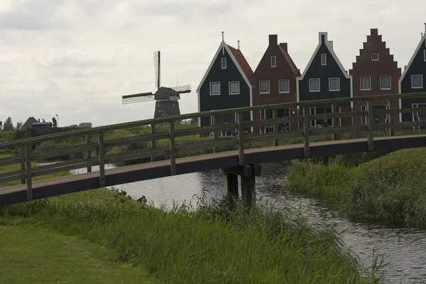 Volendam - una pequeña ciudad en los Países Bajos — Foto de Stock