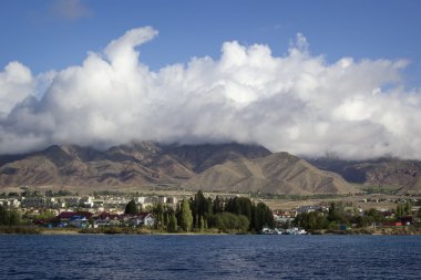 Kırgızistan 'daki Issyk-Kul Gölü
