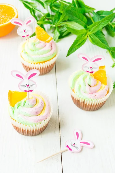 Cupcakes Com Suco Laranja Raspas Decorados Com Creme Merengue Suíço — Fotografia de Stock