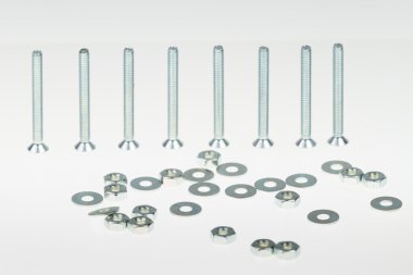 somun ve civata izole beyaz zemin üzerine