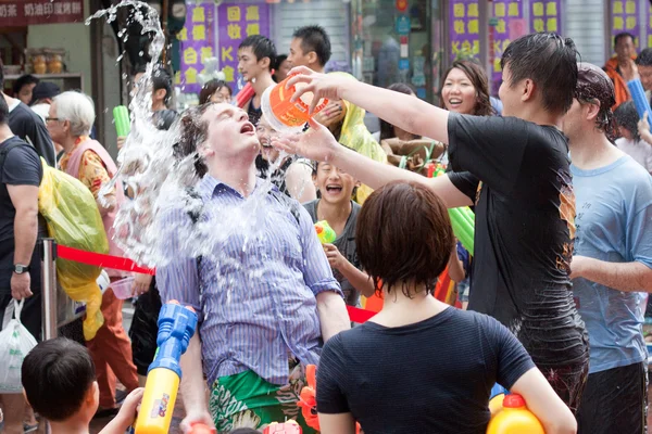 Pessoas comemorando Songkran em Taiwan — Fotografia de Stock