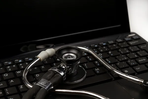 Stethoscope on netbook computer — Stock Photo, Image