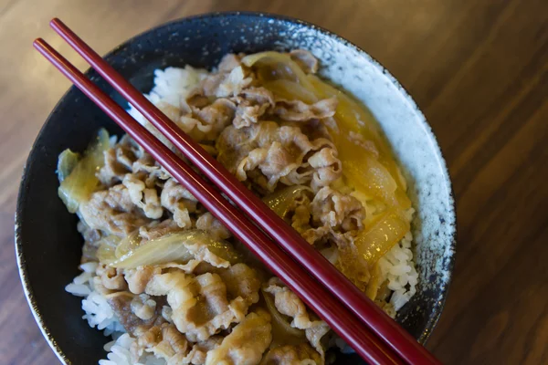 Porco e arroz de estilo japonês — Fotografia de Stock