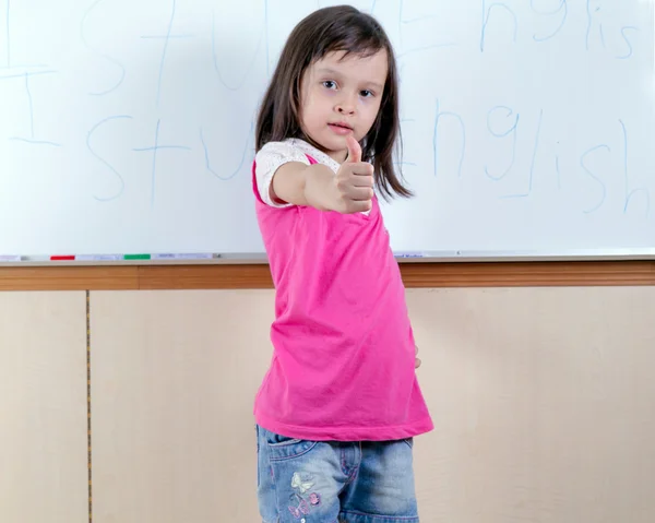 Παιδί στο whiteboard — Φωτογραφία Αρχείου