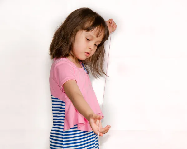 Asian girl playing with string — Stock Photo, Image