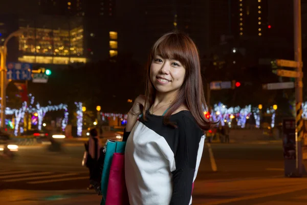 Attractive Asian woman shopping in City — Stock Photo, Image