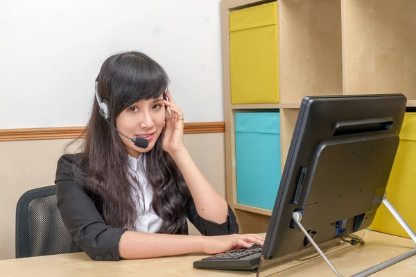 Young Asian Woman at Call Center looking annoyed — Stock Photo, Image