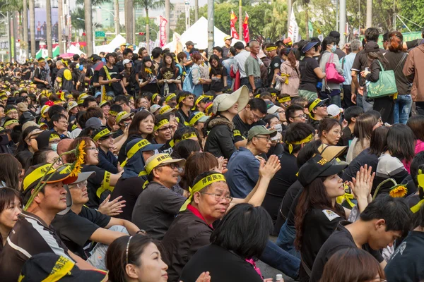 台北，台湾，2014 年 3 月 30 日。数以十万计的人 p — 图库照片