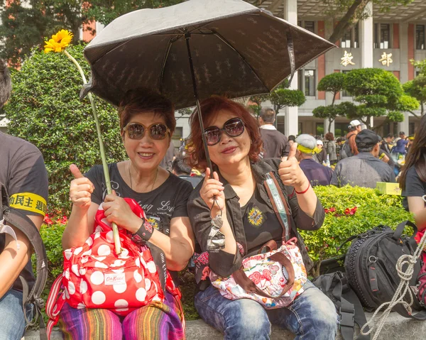 TAIPEI, TAIWAN, March 30 2014. Hundreds of thousands of people p — Stock Photo, Image