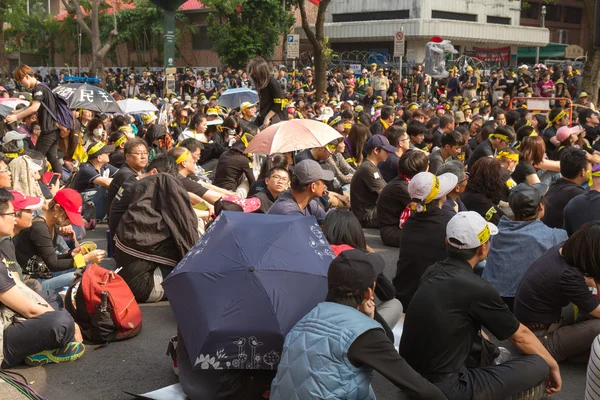 Taipei, taiwan, märz 30 2014. hunderttausende von menschen p — Stockfoto