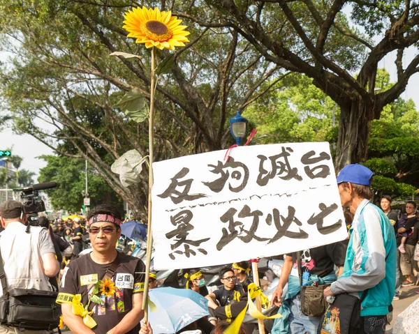Taipei, taiwan, märz 30 2014. hunderttausende von menschen p — Stockfoto