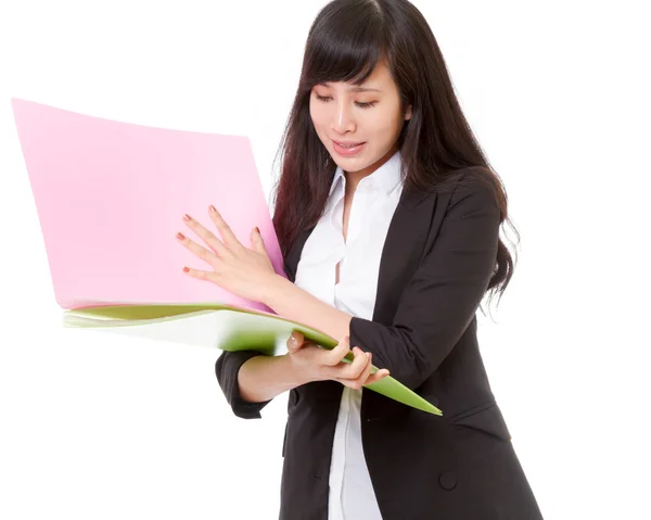 Mujer de negocios asiática sosteniendo carpetas de colores brillantes —  Fotos de Stock