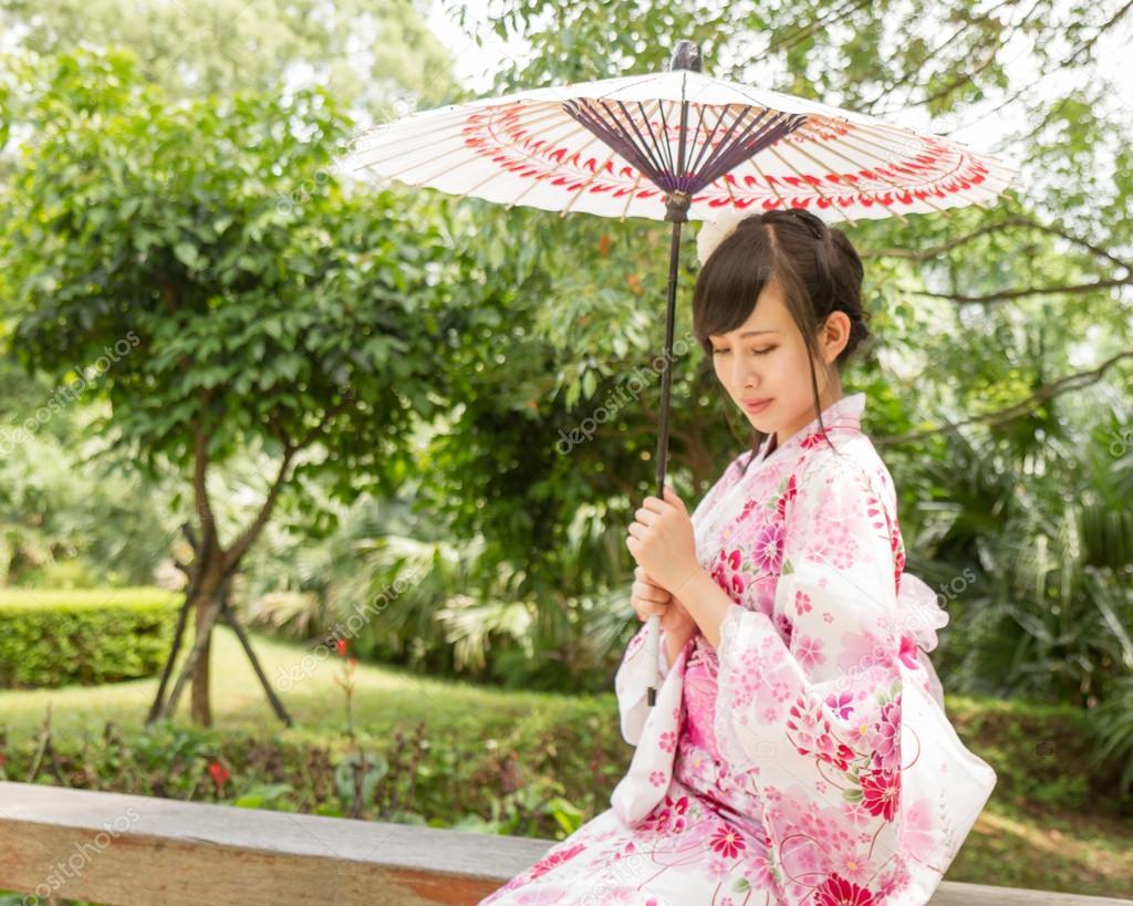 Asian woman wearing a yukata with an umbrella in Japanese style — Stock