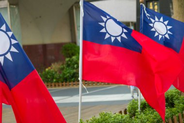 Tayvan Çin Cumhuriyeti bayrakları rüzgarda dalgalanıyor