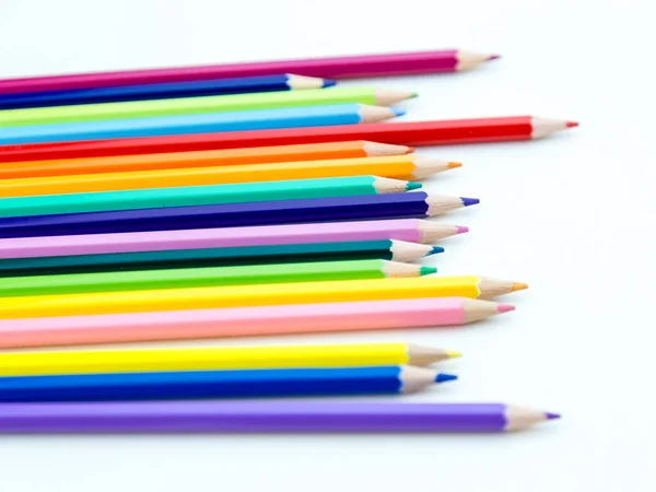 Lápiz Colores Crayones Una Fila Sobre Fondo Blanco — Foto de Stock