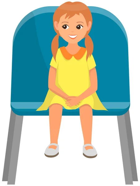 Chica sentada en la silla y viendo el espectáculo. Niño en la audiencia, pequeño espectador se sienta en el lugar del espectador — Archivo Imágenes Vectoriales