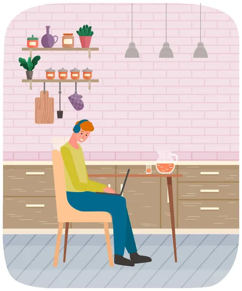 O tipo senta-se com tecnologia digital e bebe limonada na cozinha. Homem trabalha com laptop em casa —  Vetores de Stock