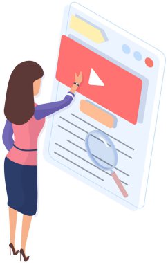 Kadın karakter ekrandaki düğmeye basar. Kadın görmek için poster üzerindeki video oynatıcıyı açıyor