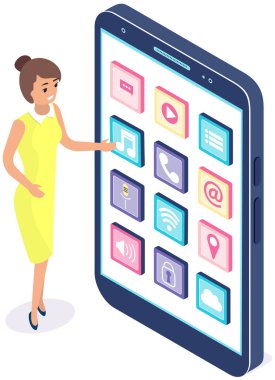 Kadın ekranda uygulama simgelerine bakıyor. Yazılım geliştirme, akıllı telefon uygulamaları