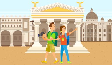 Seyahat eden iki turist, Roma 'nın manzarasında pantheon tapınağı sütun binasıyla fotoğraf çekiyorlar.