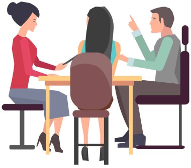 Projeye başlamak için toplantı, iş planı. Girişimcilik alanında iş tartışan meslektaşlar