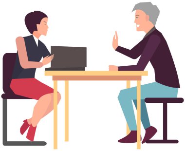 Projeye başlamak için toplantı, iş planı. Girişimcilik alanında iş tartışan meslektaşlar