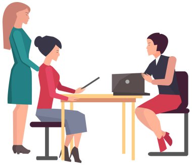 Projeye başlamak için toplantı, iş planı. Girişimcilik alanında iş tartışan meslektaşlar