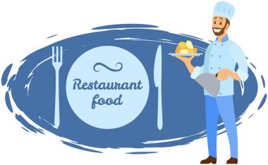 Restoran yemeği konsepti sunuyorum. Aşçı haşlanmış patatesle, tabak hazır yemekle duruyor.