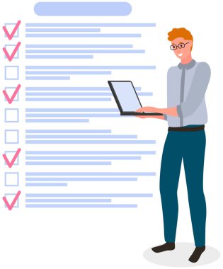 İşadamı dizüstü bilgisayarla büyük bir listenin yanında duruyor. Bilgisayarda planlayıcı programı olan erkek karakter