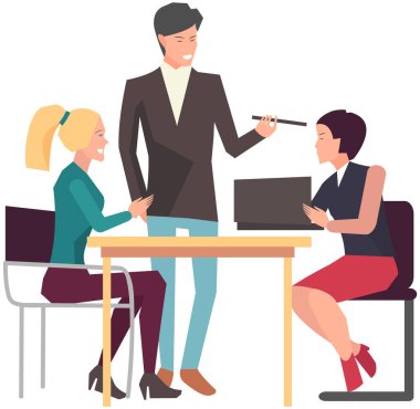 Projeye başlamak için toplantı, iş planı. Girişimcilik alanında iş tartışan meslektaşlar