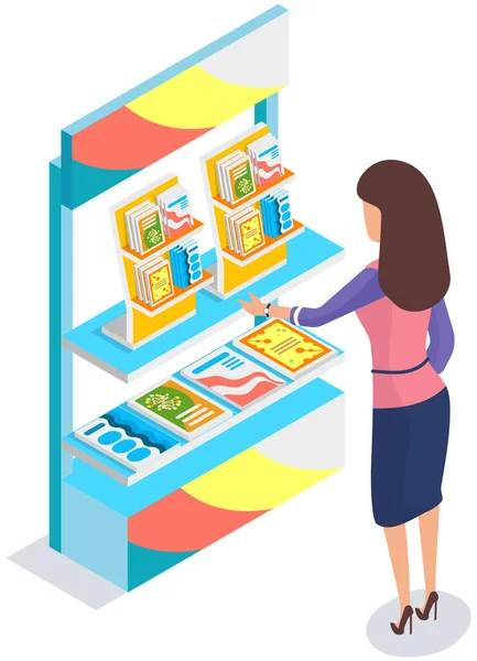 El personaje femenino mira el stand de presentación con muestras de productos. Mujer eligiendo literatura — Vector de stock