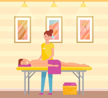 Spa salonunda müşteriyle çalışan bir masöz. Heath ve vücut tedavisi, masaj konsepti