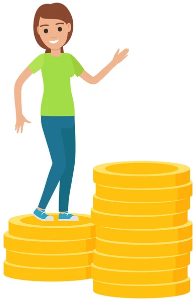 Personaje femenino en danza junto a finanzas, pila de monedas de oro. Mujer positiva se regocija por la riqueza — Archivo Imágenes Vectoriales