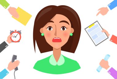 Ofis ekipmanlarıyla çevrili bir adam. Yetişkin iş kadınının şok olmuş yüz ifadesi.