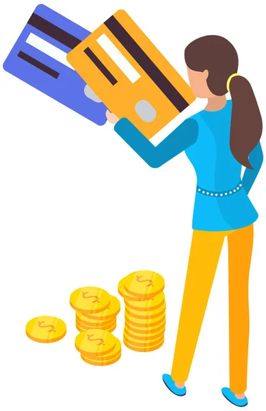 Mujer de negocios rica sosteniendo tarjetas bancarias se encuentra cerca de pila de monedas de oro. Usuario haciendo pago en línea — Vector de stock