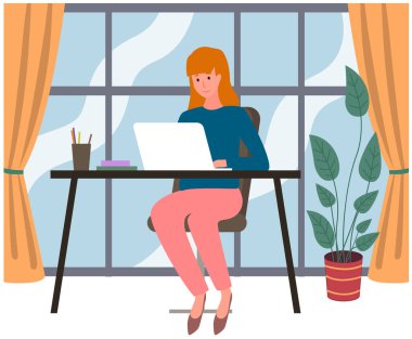 Dijital dizüstü bilgisayarı olan bir kadının işyeri. Ofis çalışanı, modern cihaz, iş kadını ve teknolojiyle masada oturuyor. Kadın çalışan masa başında oturuyor ve alet kullanıyor ya da çalışıyor.