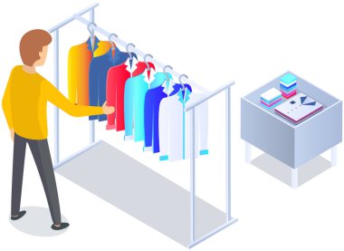 Mağazada kıyafet seçmek, alışveriş konsepti. Erkek alıcı soyunma odasında kıyafet seçer. Alışveriş merkezinde askıda asılı elbisesi olan bir müşteri. Alışverişçi mağazanın ya da butiğin soyunma odasında duruyor.